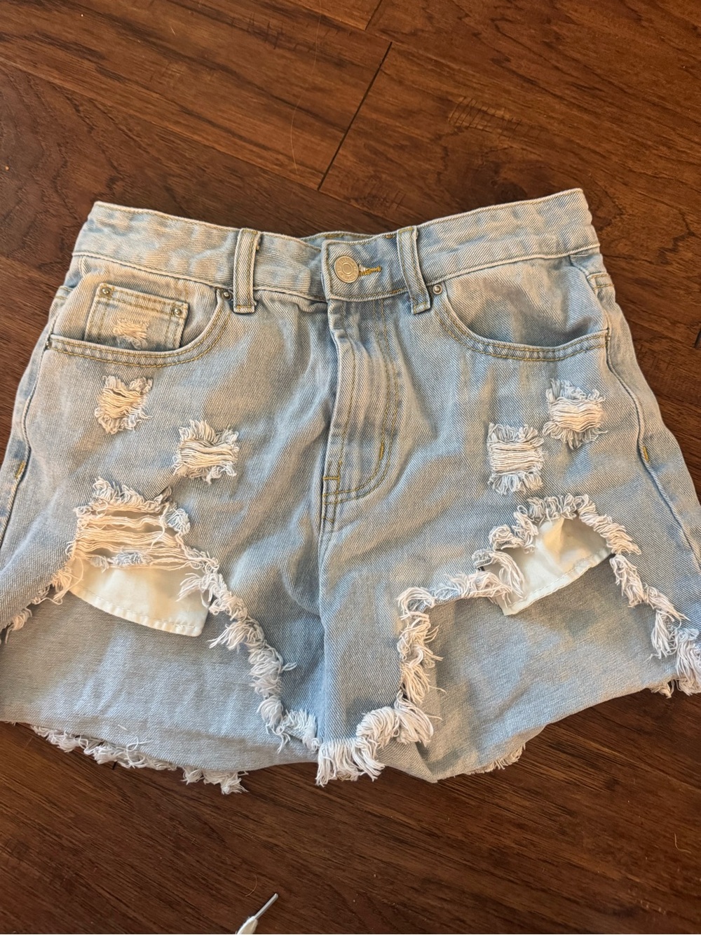 PrettyLittleThing Light Blue Frayed Distressed Denim Shorts ussize 4